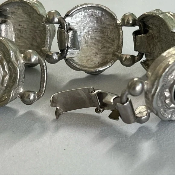 Vintage Silver Link Bracelet w Black Cabochon Scalloped Design - Picture 6 of 8